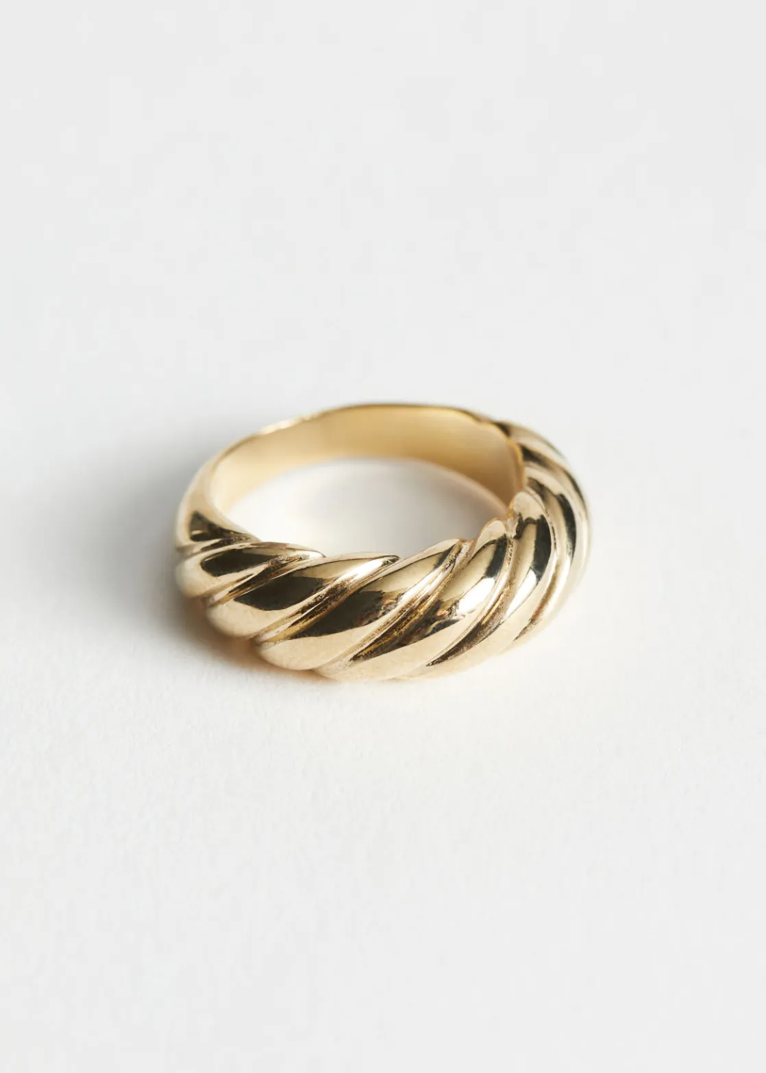 Twisted Sphere Ring